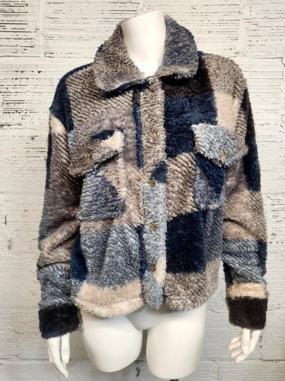 NWT Thread & Supply Women's Size XS Soft Fuzzy Plaid Sherpa Button Up Jacket